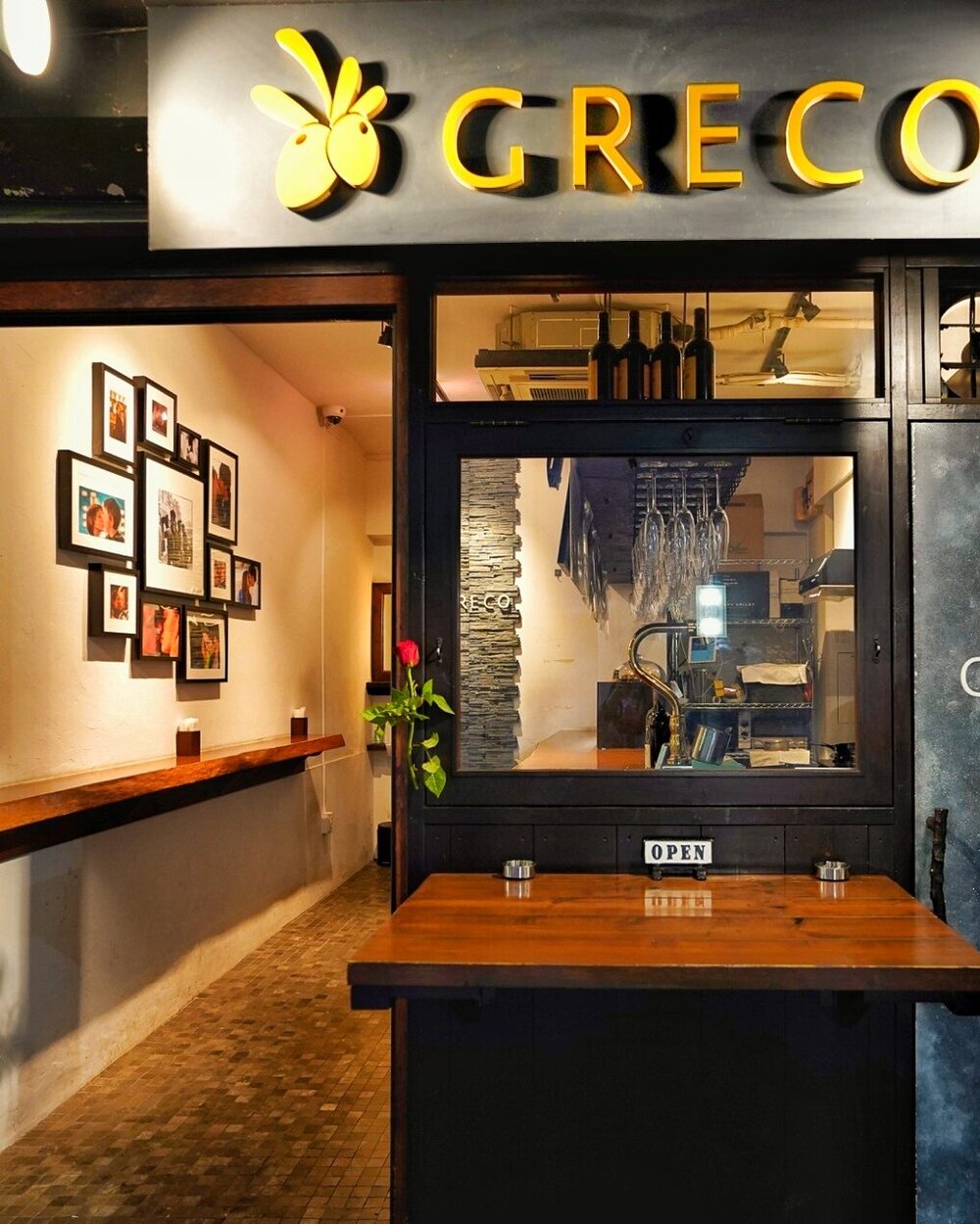 Standing Wine Bar Greco interior